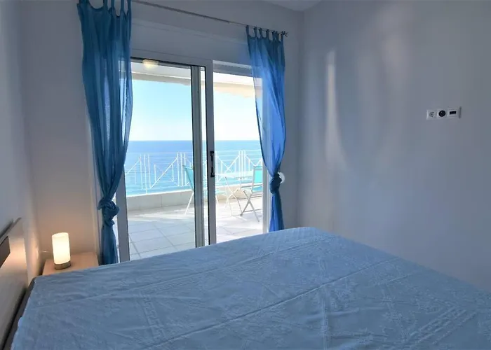 Magic Balcony On Chalkidiki. בית נופש